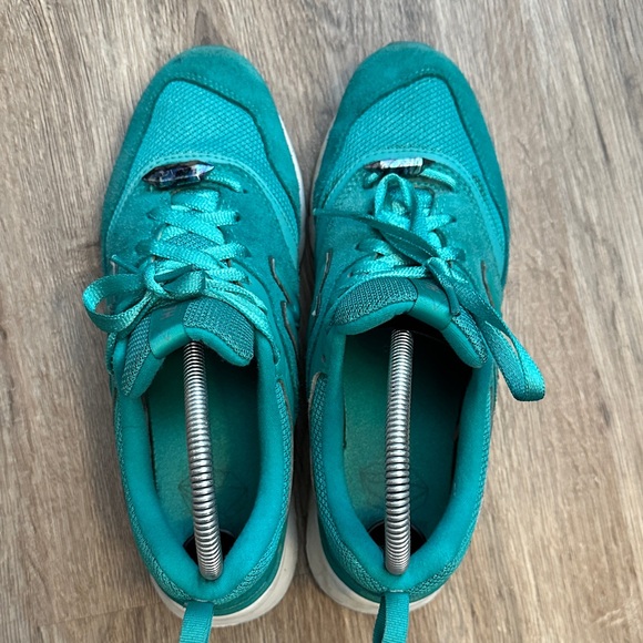 Rare New Balance Turquoise Running Shoes - Picture 4 of 7